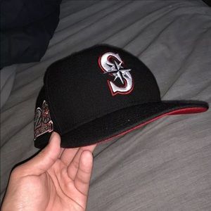 Hat Club exclusive Mariners fitted red uv